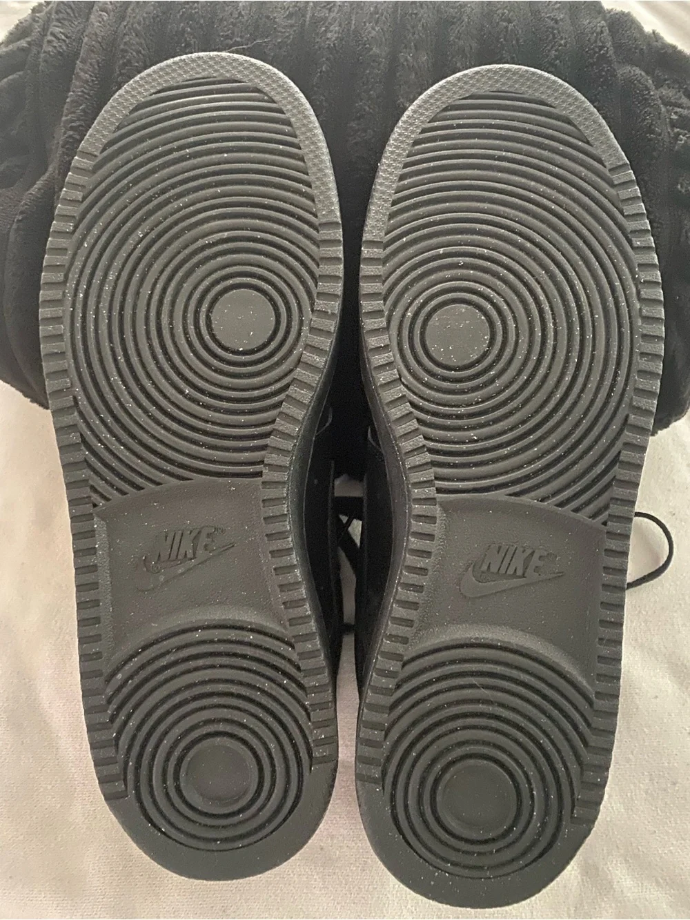 Nike Men’s Black Low-Top Leather Sneakers